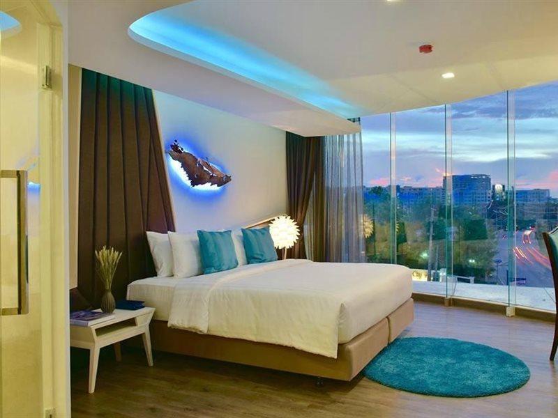 The Xtreme Suites Бангкок Экстерьер фото