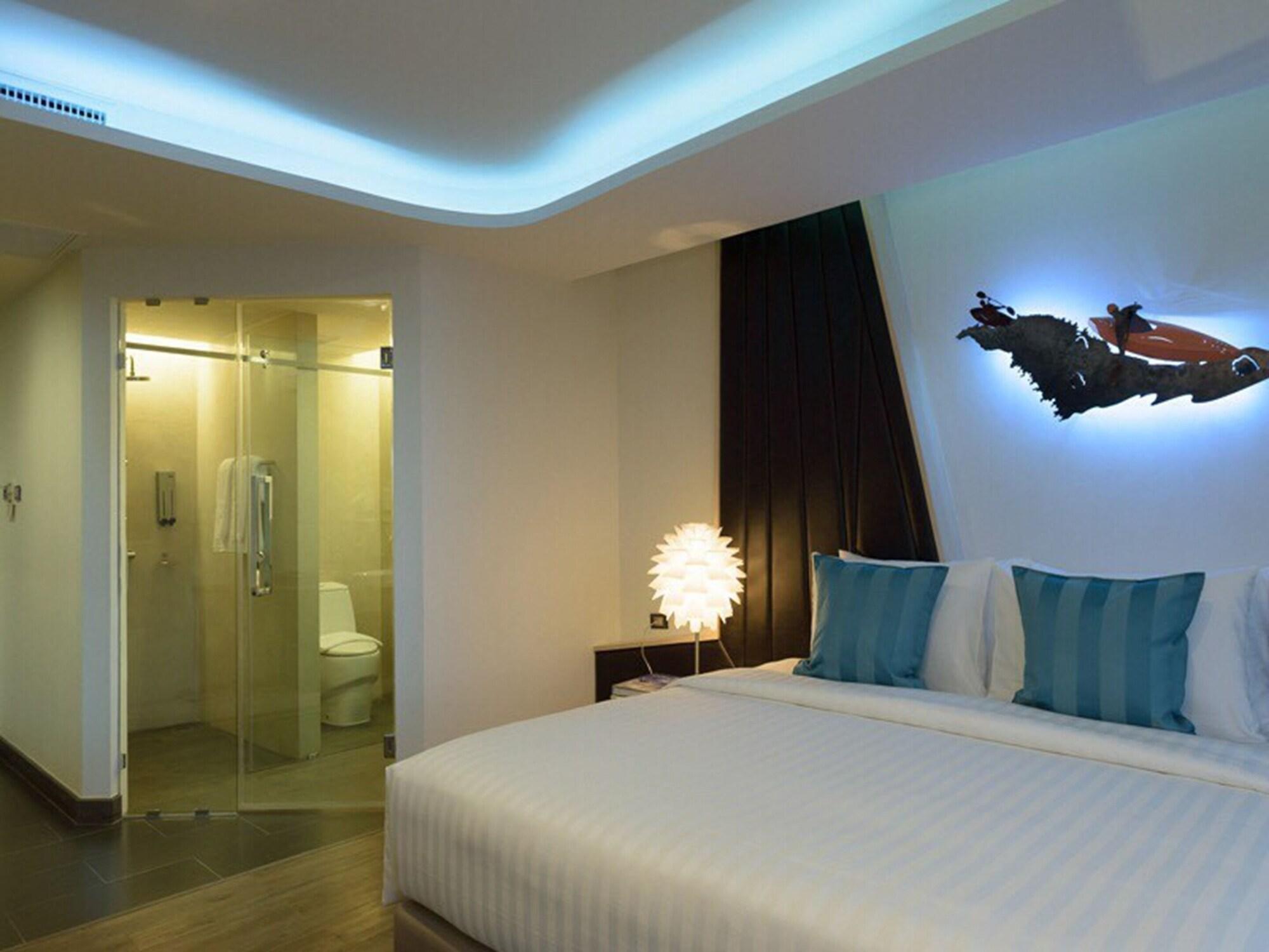 The Xtreme Suites Бангкок Экстерьер фото
