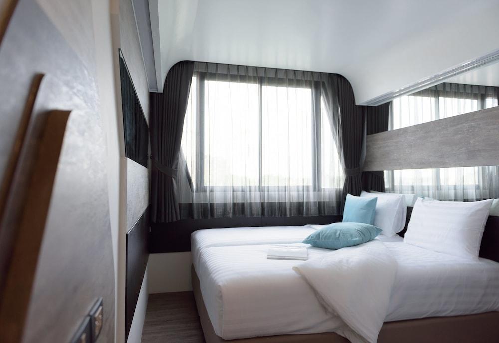 The Xtreme Suites Бангкок Экстерьер фото