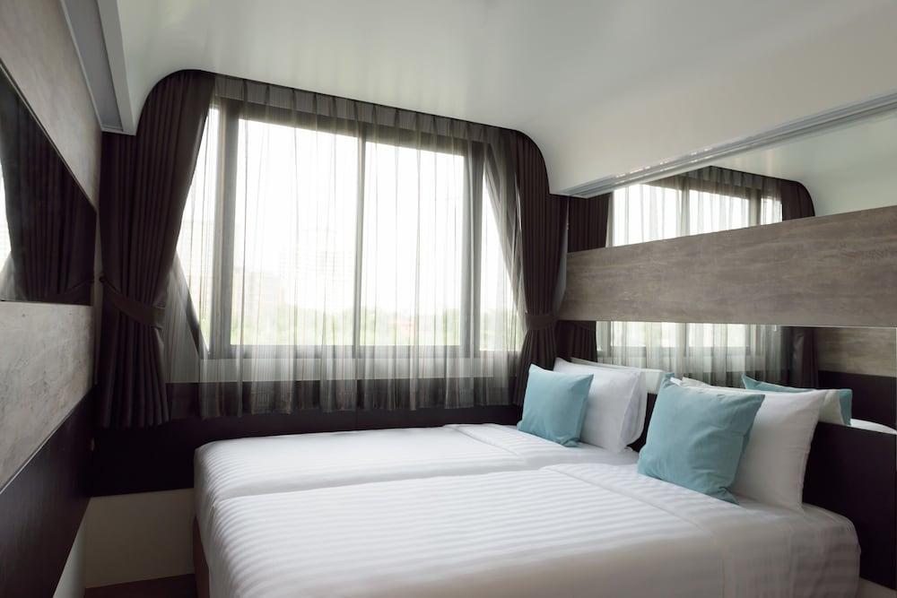 The Xtreme Suites Бангкок Экстерьер фото