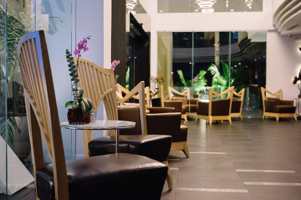The Xtreme Suites Бангкок Экстерьер фото