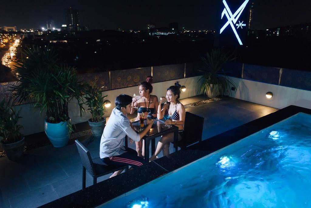 The Xtreme Suites Бангкок Экстерьер фото