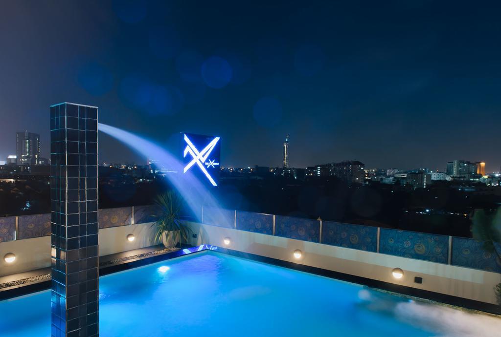 The Xtreme Suites Бангкок Экстерьер фото