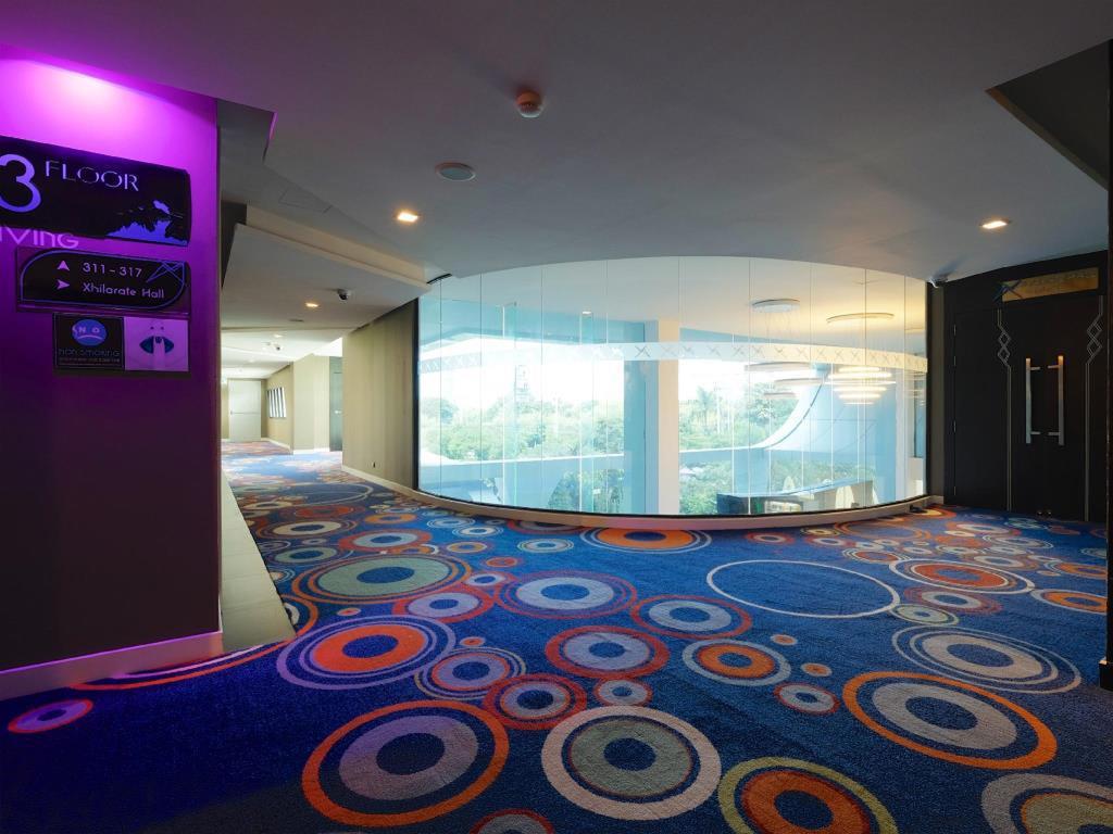 The Xtreme Suites Бангкок Экстерьер фото