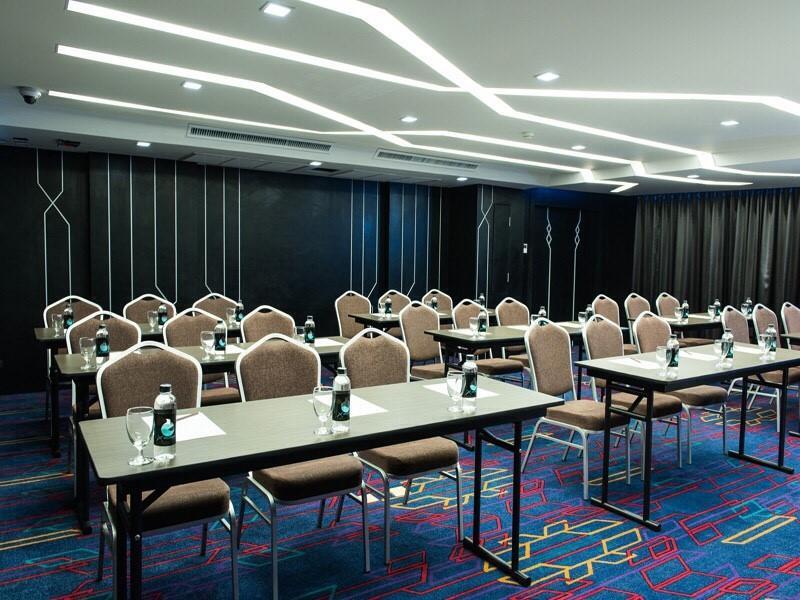 The Xtreme Suites Бангкок Экстерьер фото