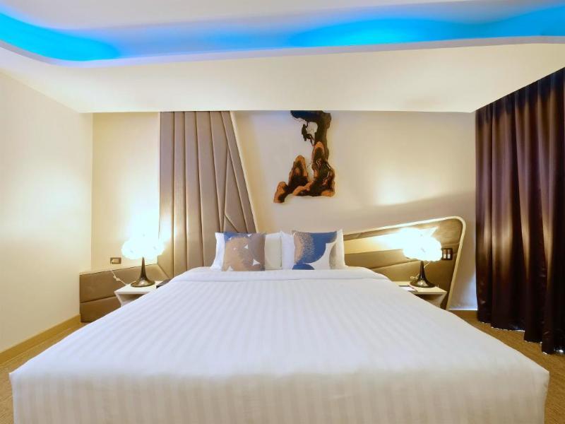 The Xtreme Suites Бангкок Экстерьер фото