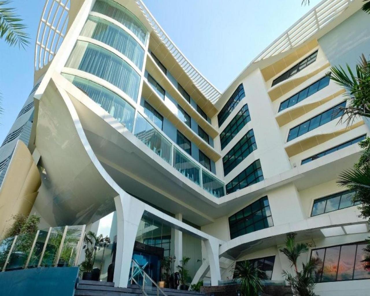 The Xtreme Suites Бангкок Экстерьер фото